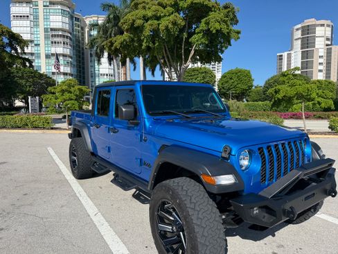 Used 2023 Jeep Gladiator Sport AWD/4WD image 13