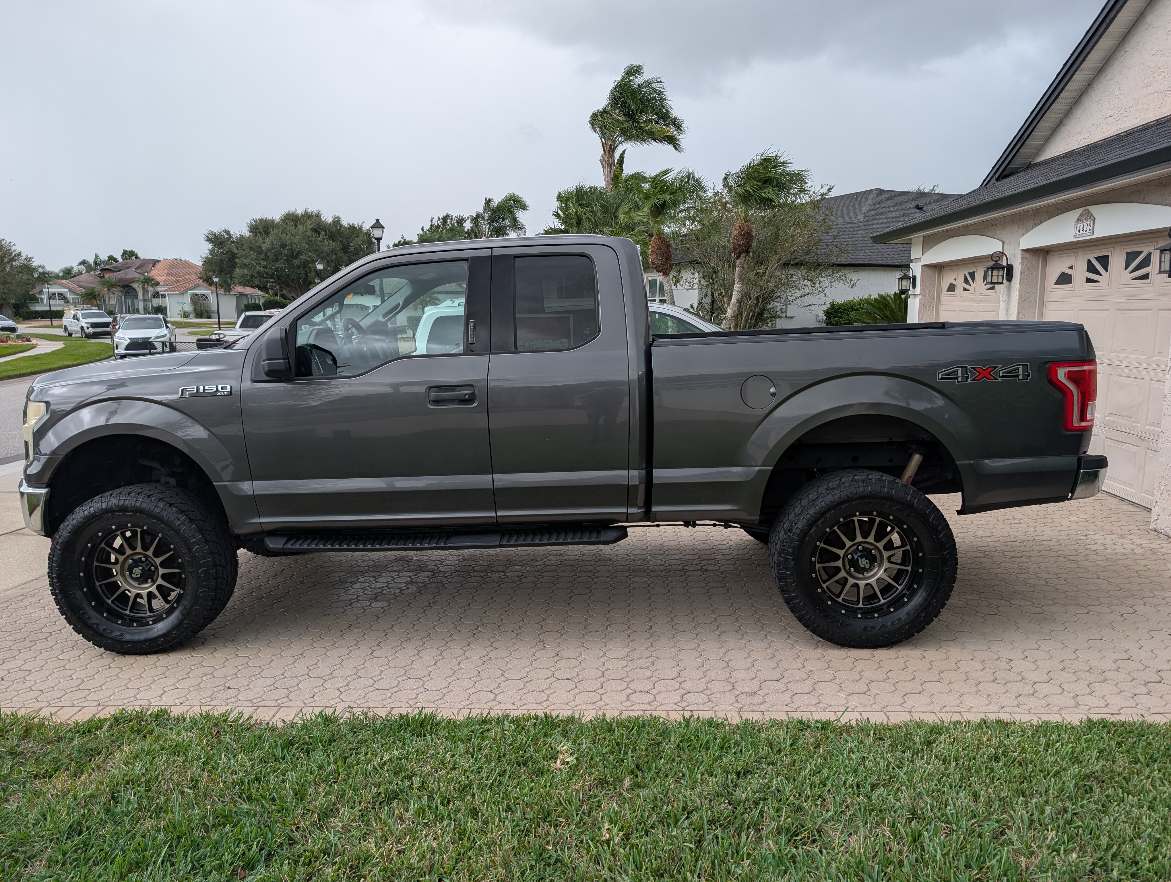 Used 2015 Ford F150 XLT AWD/4WD image 8