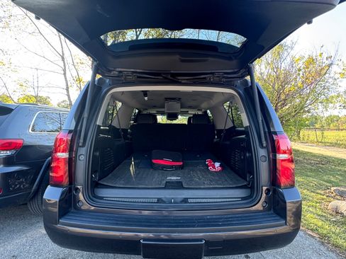 Used 2018 Chevrolet Suburban LT w/ LT Signature Package image 11