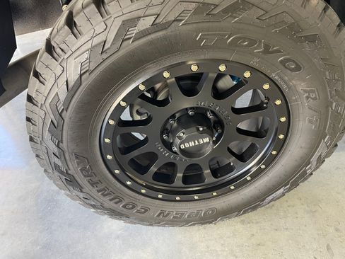 Used 2018 RAM 2500 Longhorn w/ Longhorn Southfork Package image 15