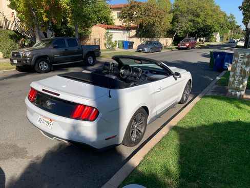 Used 2016 Ford Mustang Premium image 9