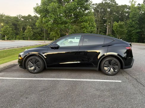 Used 2026 Tesla Model Y Long Range AWD/4WD image 4