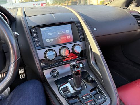 Used 2017 Jaguar F-TYPE R image 13