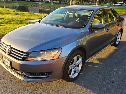 Used 2013 Volkswagen Passat 2.5 SE image 2