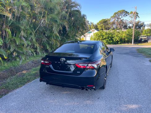 Used 2023 Toyota Camry SE w/ Cold Weather Package image 5