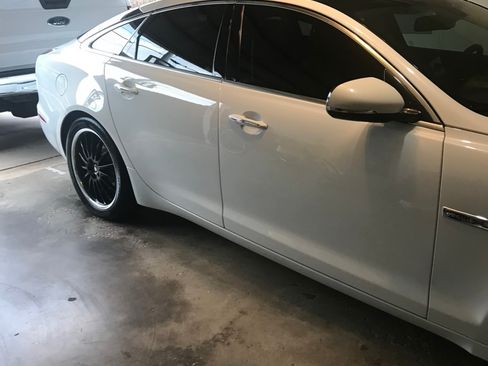 Used 2013 Jaguar XJ image 13