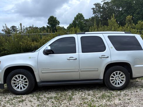 Used 2011 Chevrolet Tahoe 4WD Hybrid image 1