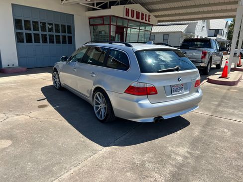 Used 2010 BMW 535i xDrive Wagon image 8