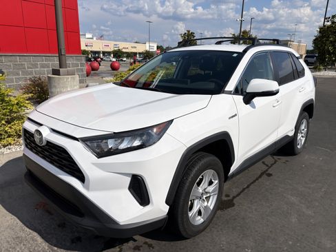 Used 2021 Toyota RAV4 LE AWD/4WD image 14
