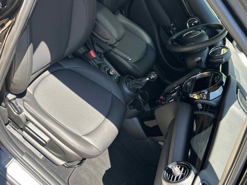 Used 2019 MINI Cooper 4-Door Hardtop w/ Premium Package FWD image 16
