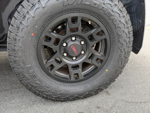 Used 2016 Toyota 4Runner Trail Premium AWD/4WD image 4