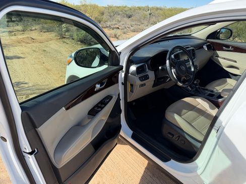 Used 2018 Kia Sorento EX image 11