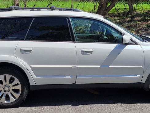 Used 2009 Subaru Outback 2.5i Limited image 8