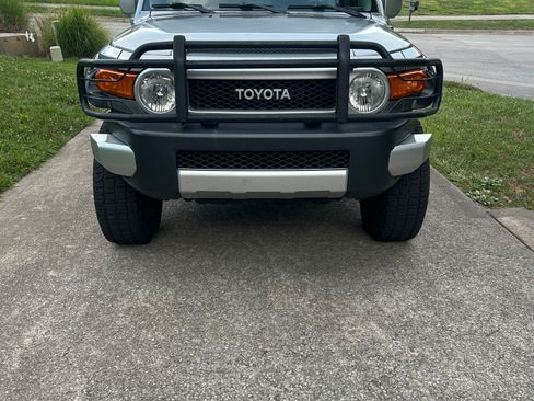 Used 2012 Toyota FJ Cruiser 4WD w/ Upgrade Pkg image 4