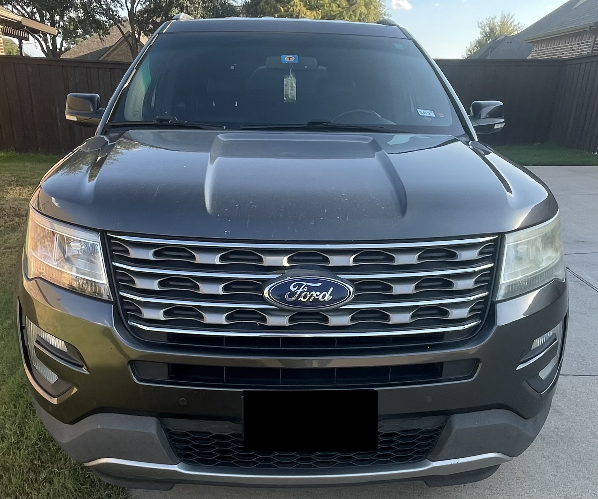 Used 2017 Ford Explorer XLT w/ Equipment Group 202A FWD image 4