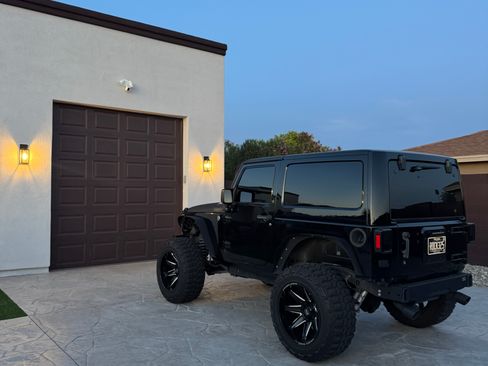 Used 2012 Jeep Wrangler Sahara w/ Connectivity Group image 10