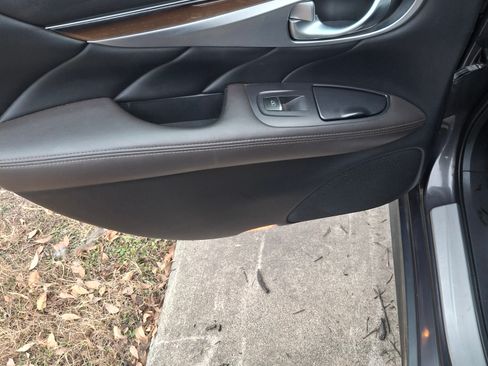 Used 2012 INFINITI M37 w/ Deluxe Touring Pkg image 4