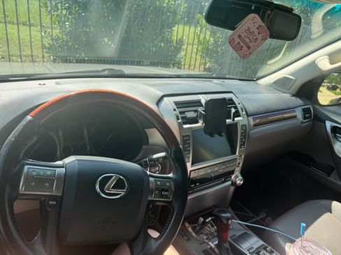 Used 2011 Lexus GX 460 w/ Comfort Plus Pkg AWD/4WD image 6