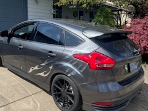 Used 2017 Ford Focus ST image 11