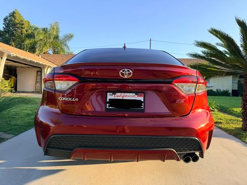 Used 2022 Toyota Corolla SE w/ SE Premium Package image 6
