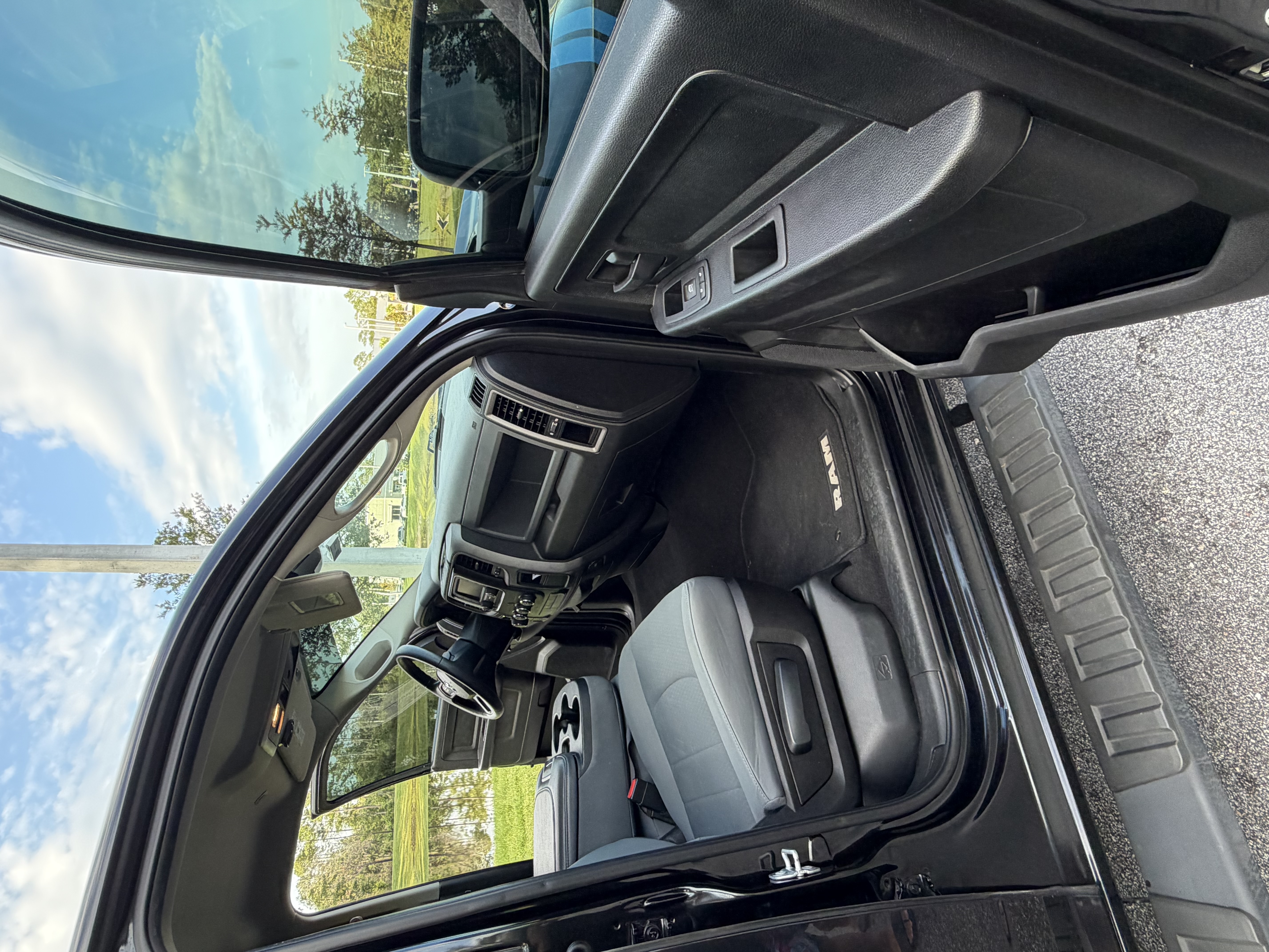 Used 2019 RAM 1500 ST w/ SXT Plus Group AWD/4WD image 18