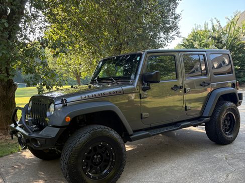 Used 2014 Jeep Wrangler Unlimited Rubicon w/ Connectivity Group AWD/4WD image 2