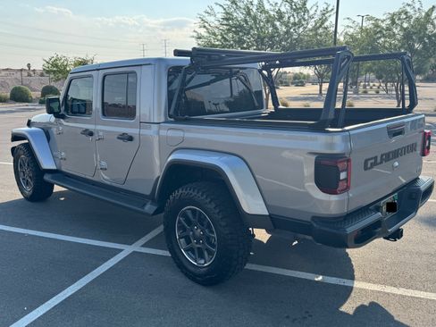 Used 2020 Jeep Gladiator Overland image 6