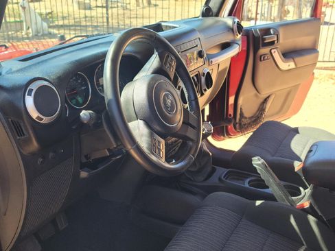 Used 2011 Jeep Wrangler Unlimited Sahara w/ Mopar Chrome Edition Group image 8