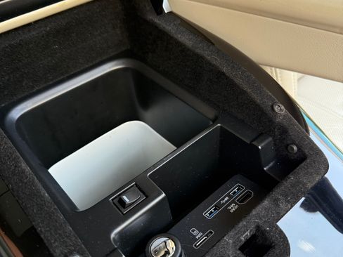 Used 2017 Land Rover Range Rover HSE image 24