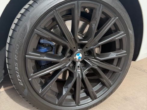 Used 2022 BMW 750i xDrive w/ Luxury Rear Seating Package image 25