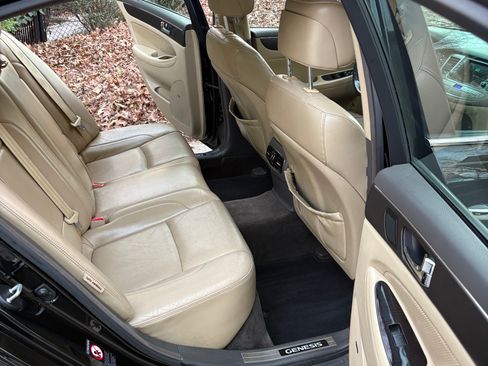 Used 2010 Hyundai Genesis 4.6 image 14