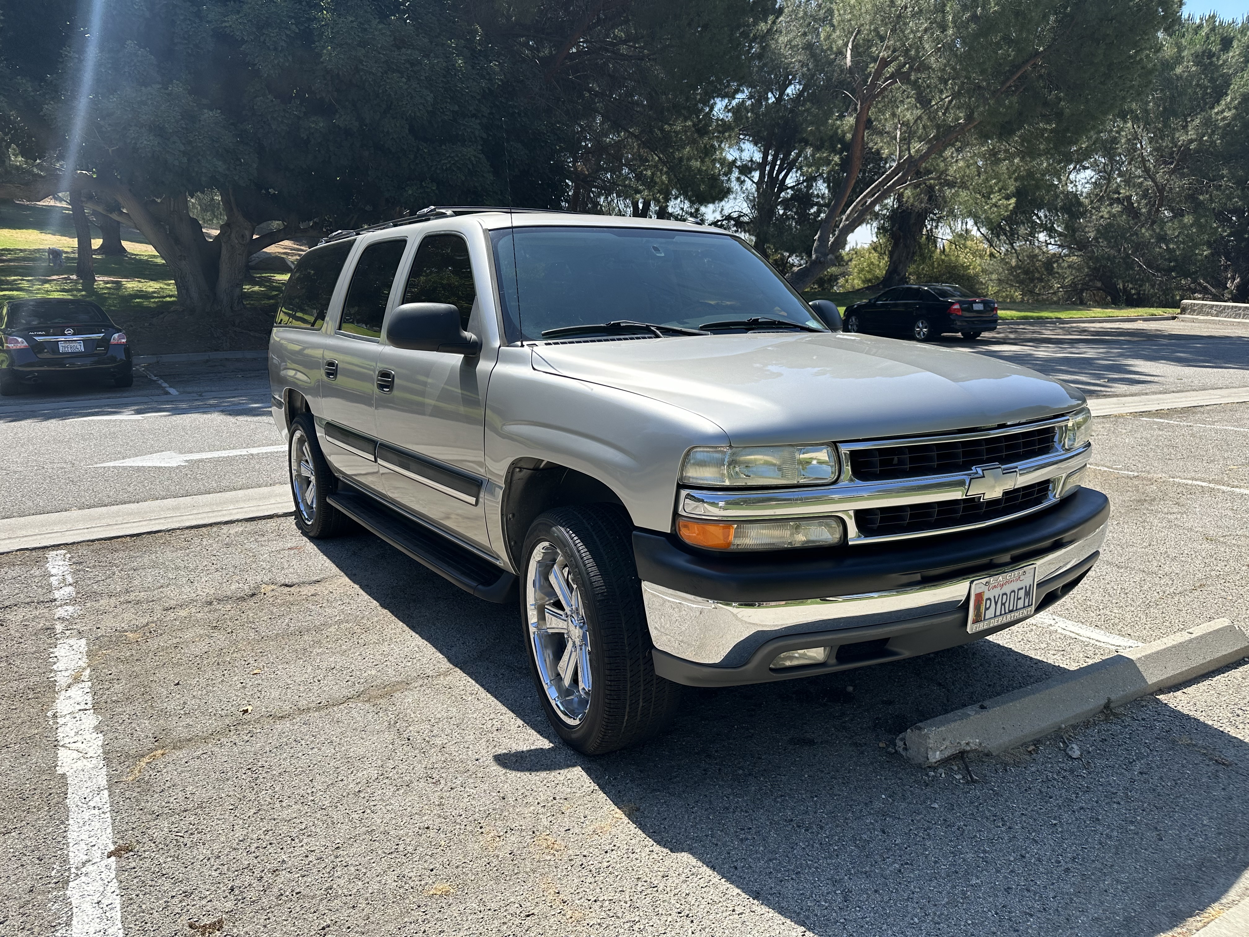 Used 2005 Chevrolet Suburban LS w/ Preferred Equipment Group RWD image 1