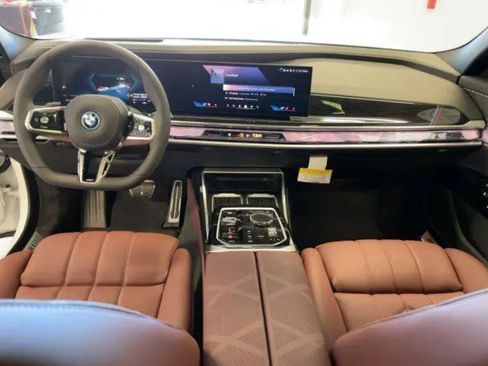 Used 2024 BMW i7 eDrive50 w/ M Sport Package image 11