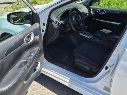 Used 2017 Nissan Sentra SR w/ SR Midnight Edition image 6