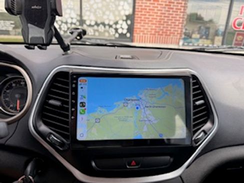 Used 2017 Jeep Cherokee Latitude FWD image 8