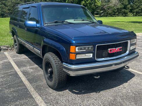 Used 1996 GMC Suburban 2500 AWD/4WD image 4