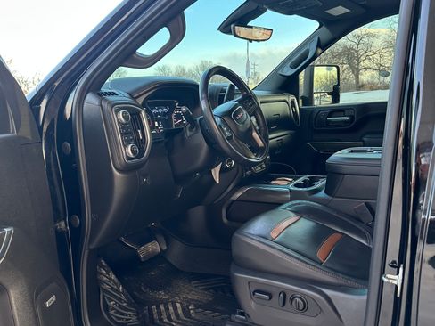 Used 2020 GMC Sierra 2500 AT4 w/ AT4 Premium Package image 16