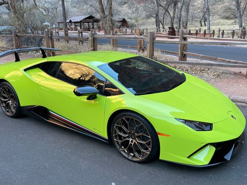 Used 2018 Lamborghini Huracan Performante AWD/4WD image 1