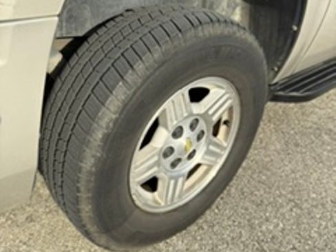 Used 2007 Chevrolet Suburban LS RWD image 24