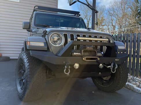 Used 2019 Jeep Wrangler Unlimited Sahara image 5