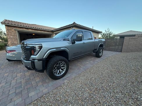 Used 2024 GMC Sierra 2500 Denali Ultimate w/ Max Trailering Package AWD/4WD image 4