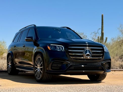 Used 2024 Mercedes-Benz GLS 580 4MATIC image 11