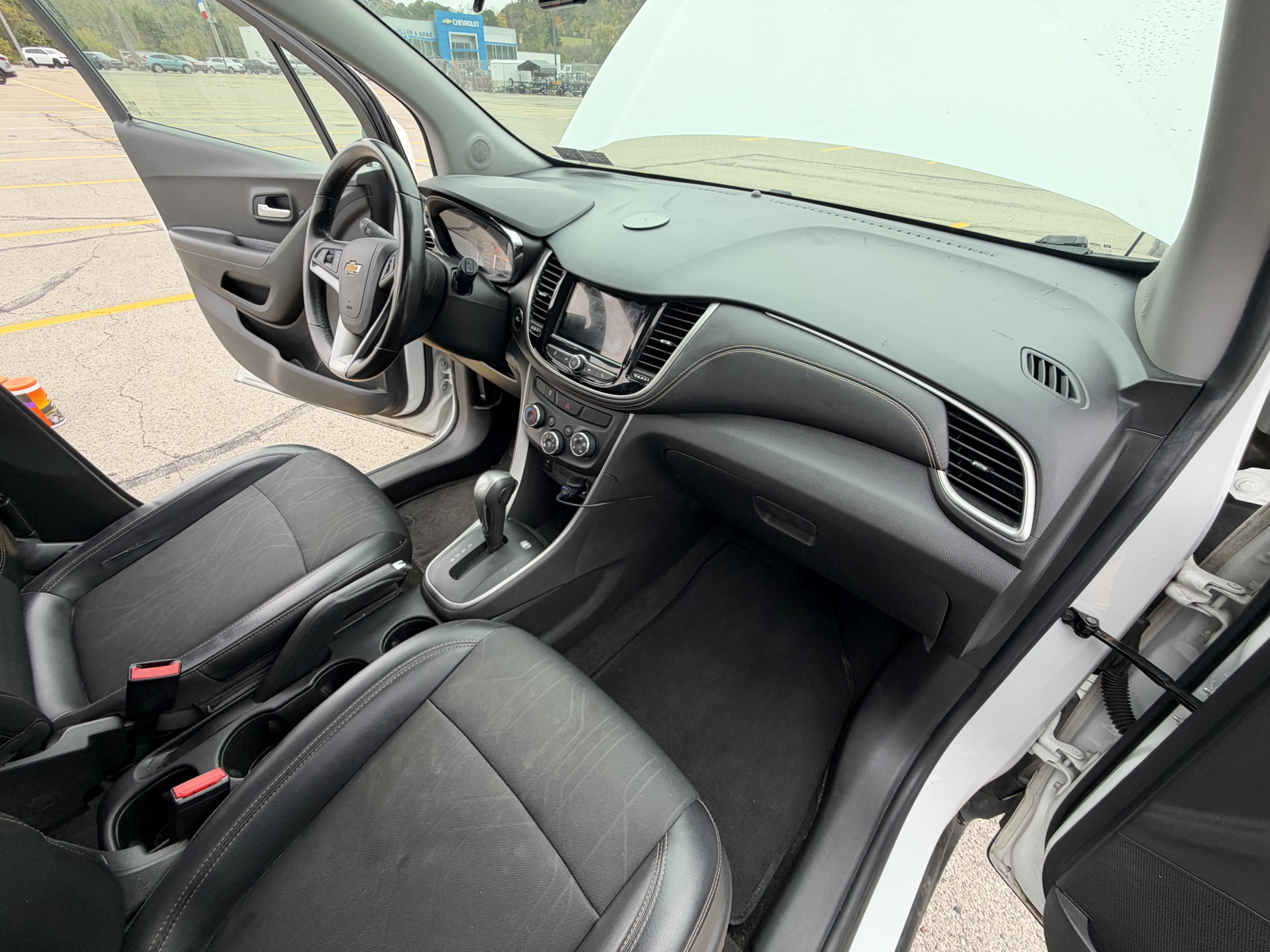 Used 2019 Chevrolet Trax LT w/ LT Convenience Package AWD/4WD image 16