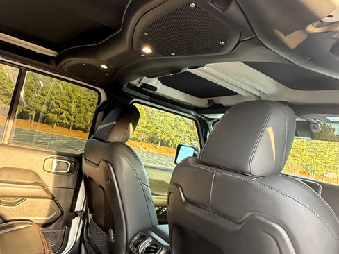 Used 2025 Jeep Gladiator Rubicon image 12