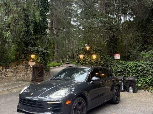 Used 2018 Porsche Macan GTS w/ Premium Package Plus image 4