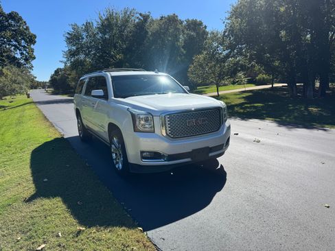 Used 2016 GMC Yukon XL Denali w/ Open Road Package image 4