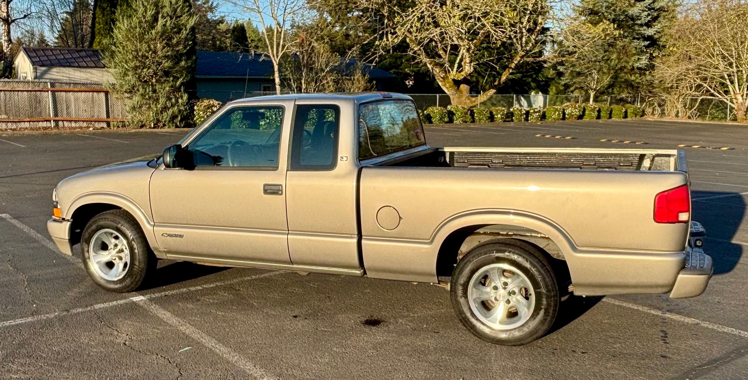 Used 2000 Chevrolet S10 Pickup LS w/ Preferred Equipment Group RWD image 14