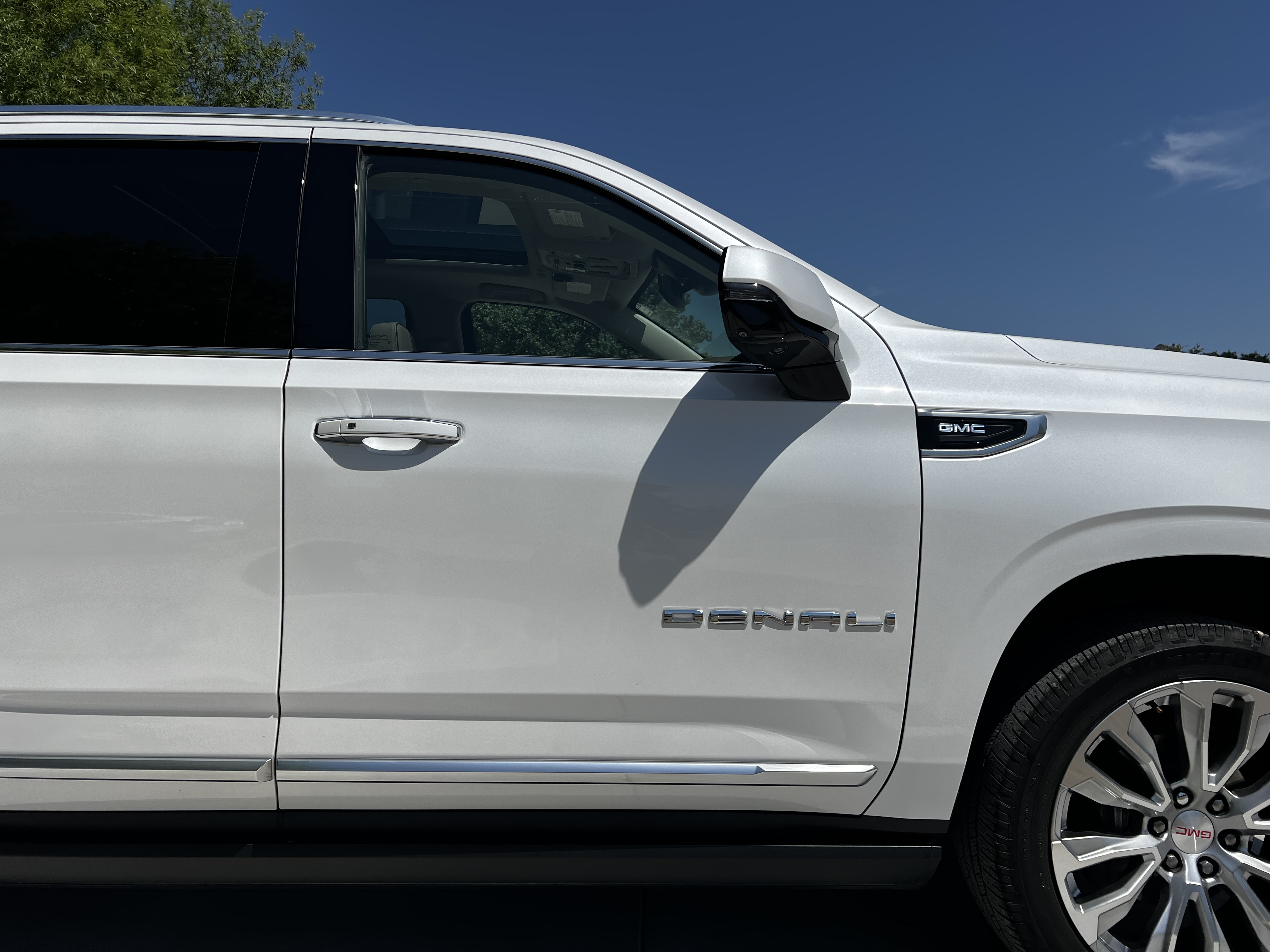 Used 2024 GMC Yukon Denali AWD/4WD image 23