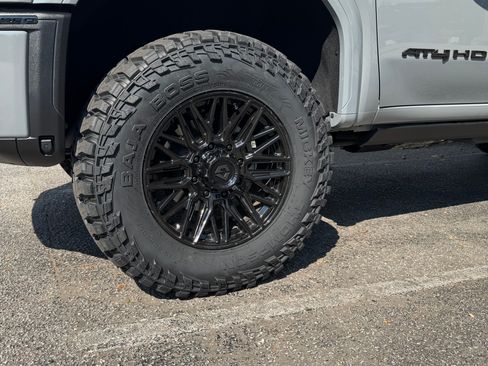 Used 2024 GMC Sierra 2500 AT4 w/ AT4 Preferred Package AWD/4WD image 5