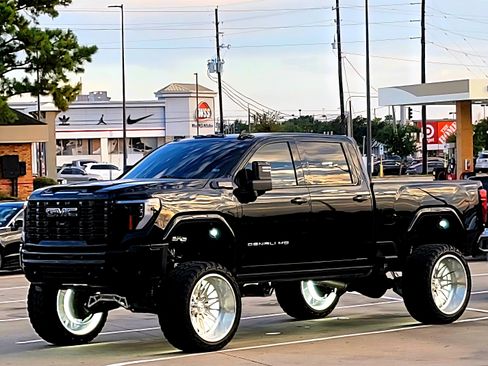 Used 2024 GMC Sierra 2500 Denali w/ Denali Reserve Package image 5